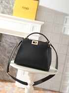 フェンディ スーパーコピー ピーカブー ミディアム